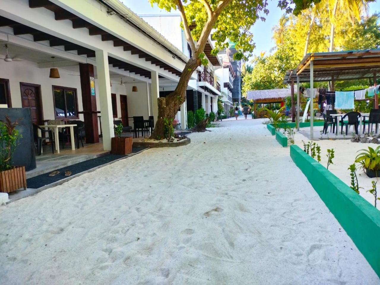 Surf Deck Hotel Thulusdhoo Eksteriør billede