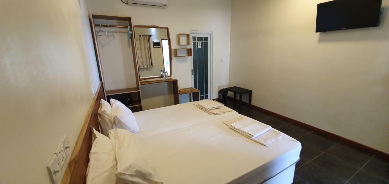 Surf Deck Hotel Thulusdhoo Eksteriør billede