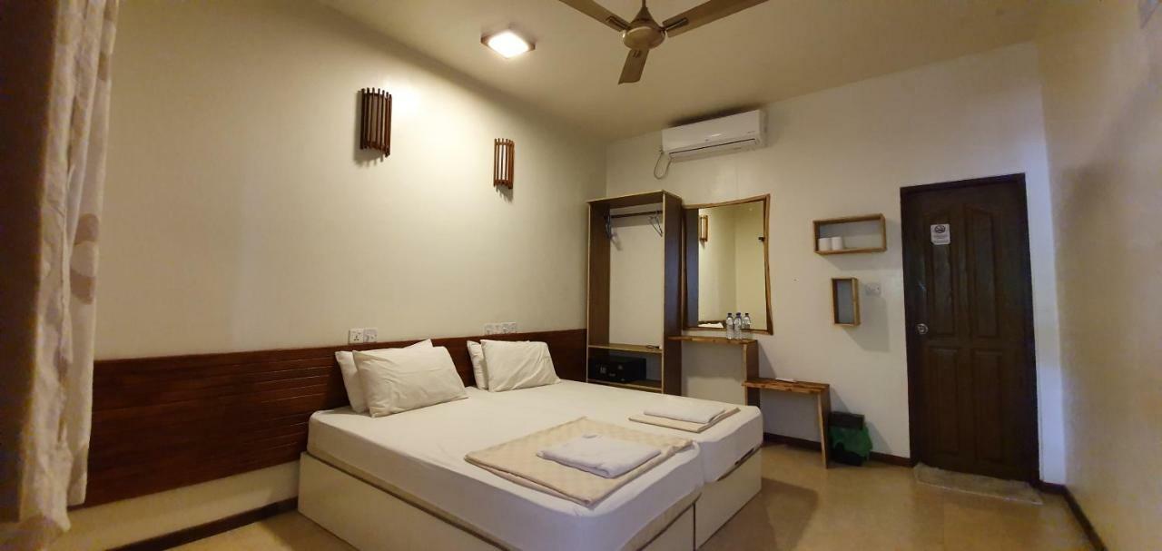 Surf Deck Hotel Thulusdhoo Eksteriør billede
