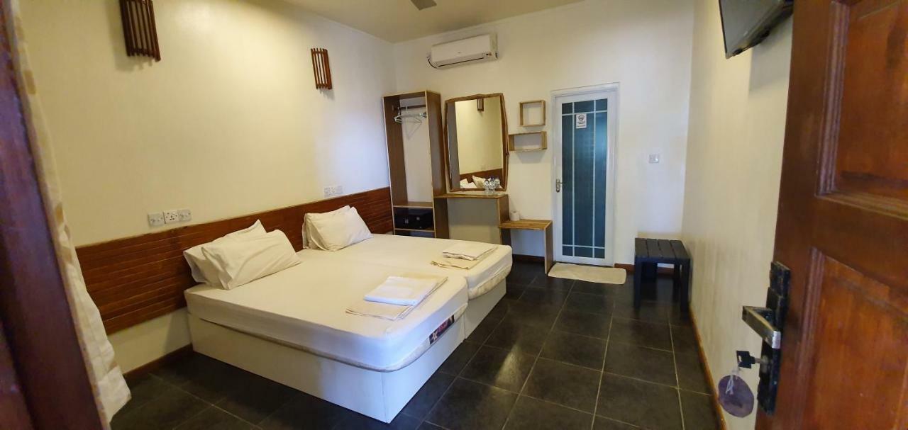 Surf Deck Hotel Thulusdhoo Eksteriør billede